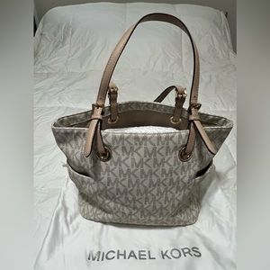 Michael KORS. Tan and brown bag.